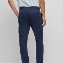 Boss Orange KONISCH FIT CHINO AUS GEFÄRBTEM ELASTISCHEM BAUMWOLL-SATIN 10645672 -Woehrl Online Shop BOSS Orange PreSpring 23 404 50470797 4