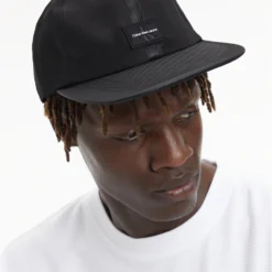 Calvin Klein Jeans SPORT ESSENTIALS FLAT CAP UT 10682731 -Woehrl Online Shop Calvin Klein SP2023 BDS K50K510464BDS 3