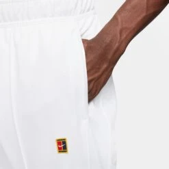 Nike Hose M NKCT HERITAGE SUIT PANT, WHIT 10687306 11 Nike Hose M NKCT HERITAGE SUIT PANT, WHIT 10687306 -Woehrl Online Shop DC0621 100 BILD06 20221012