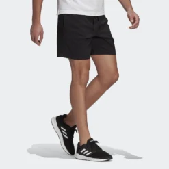 Adidas Trainingsshort 10639863 9 Adidas Trainingsshort 10639863 -Woehrl Online Shop GK9602 APP on model walking gradient