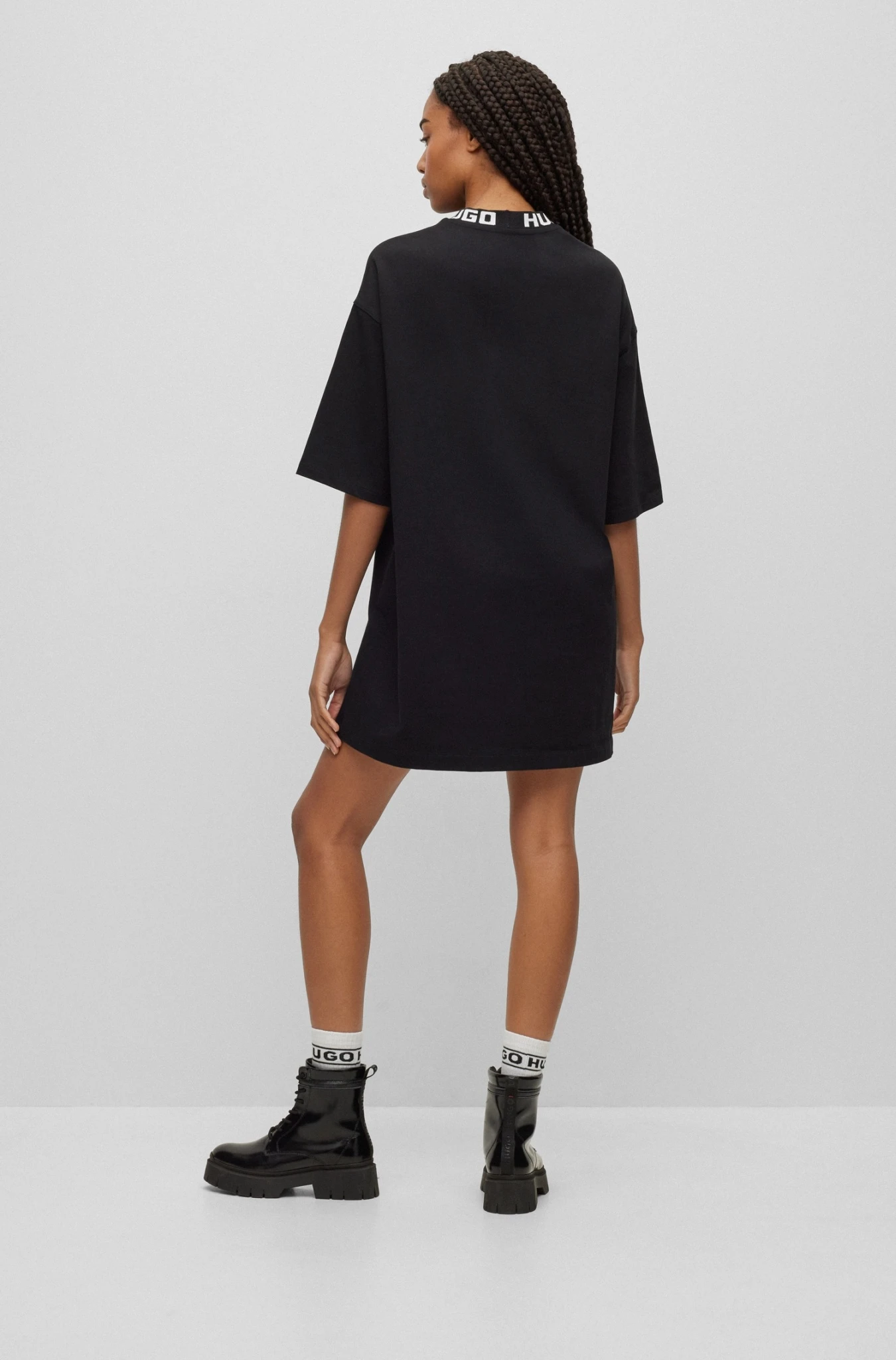 Hugo T-Shirt-Kleid Mit Logos Am Ausschnitt 10706065 2 Hugo T-Shirt-Kleid Mit Logos Am Ausschnitt 10706065 – Bild 2